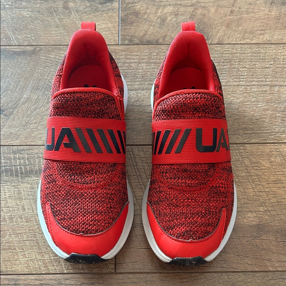 Size 6Y Under Armour Sneakers